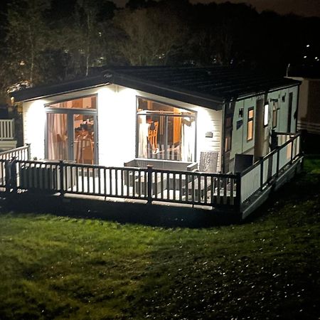 Luxury Lodge On Edge Of New Forest And 800M From Sea Entertainment And Leisure Passes Included มิลฟอร์ดออนซี ภายนอก รูปภาพ