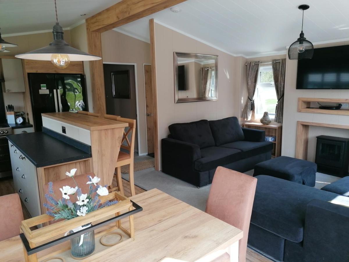 Luxury Lodge On Edge Of New Forest And 800M From Sea Entertainment And Leisure Passes Included มิลฟอร์ดออนซี ภายนอก รูปภาพ